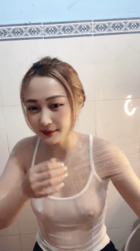 Idol mới Ly Ly lên sóng YYLive  ta vô tình xịt nước mà khiến chàng xịt keo