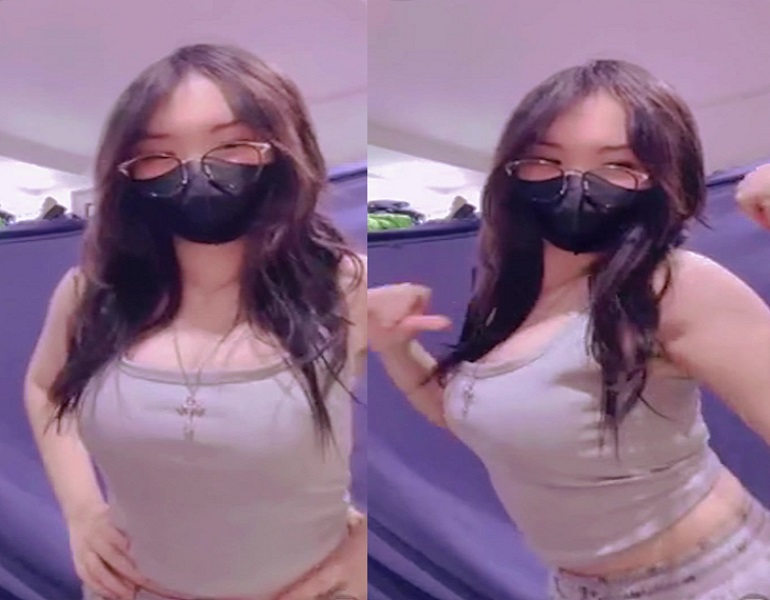 Siêu Phẩm Em Tiktoker Mun 2k11 Show Vú Móc Lồn Siêu Múp