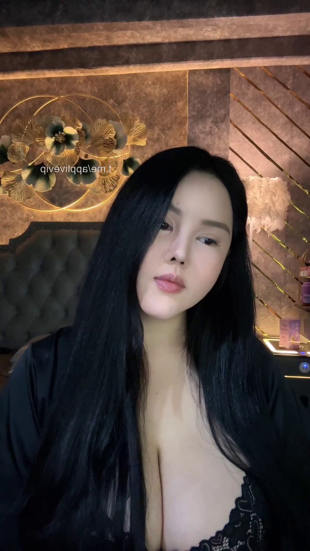 Quả ngực này thì Idol Trà Giang không có cửa