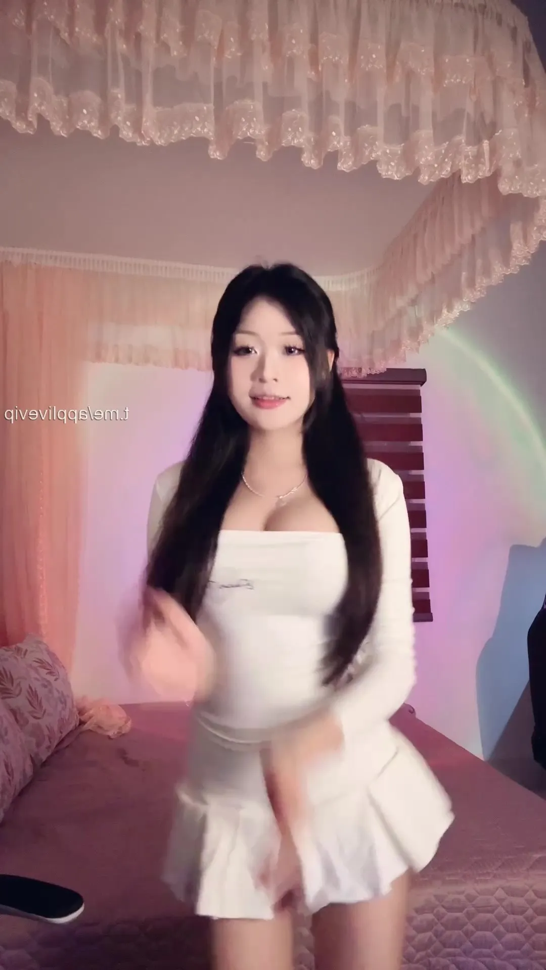 Em chang yêu dấu, ngực như 2 quả dưa hấu