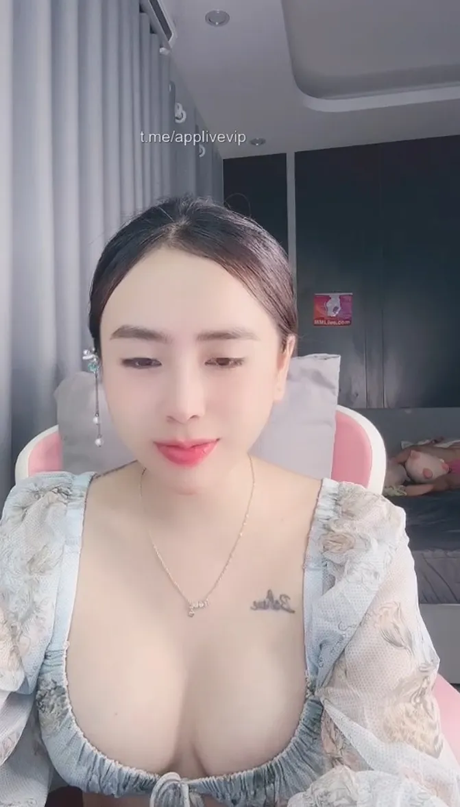 Idol Ely_show có đôi loa hàng nội địa siêu chất