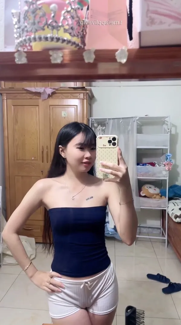 Em Dung có cái điện thoại to đẹp quá nhỉ