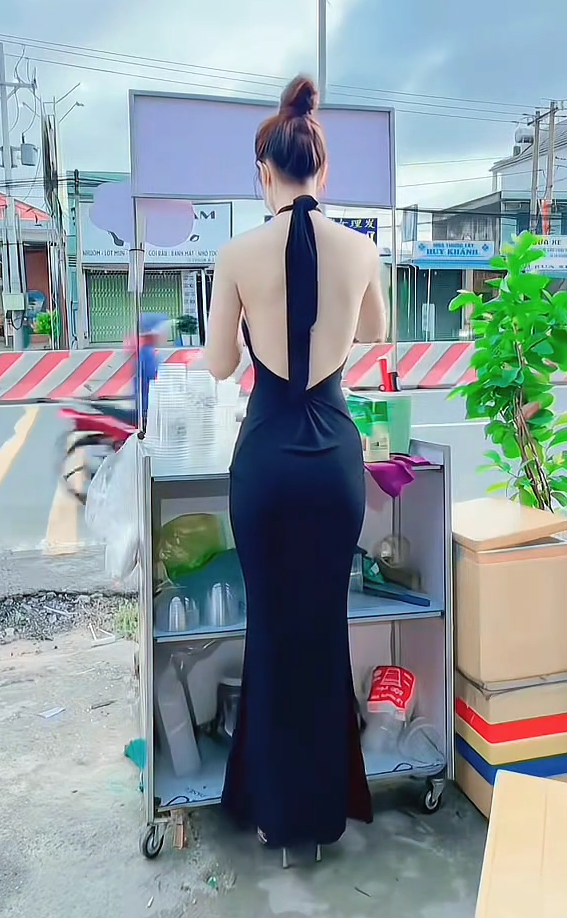 Clip hot tiktoker bán cafe vỉa hè của anh em đây