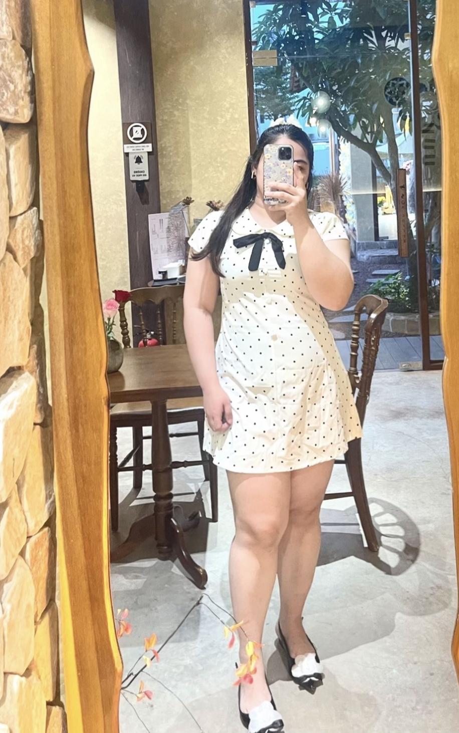 Gu gái múp thì bơi vào đây rửa mắt