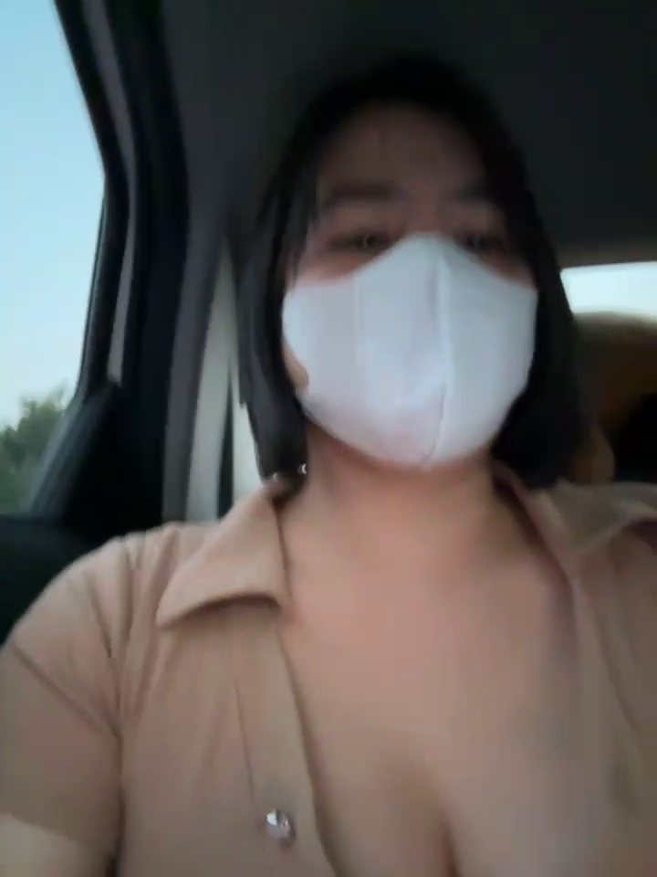 Em gái Hà Nội thích gạ trai chịch public trên xe bus