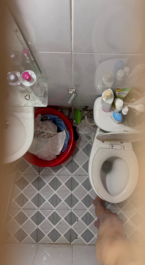 Quay lén chị hàng xóm tắm vú đẹp vãi chưởng
