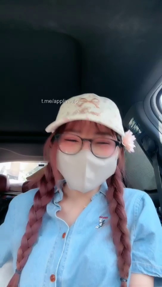 Con gái thời nay kiểu gạ trai lạ vào ô tô chịch xong livestream