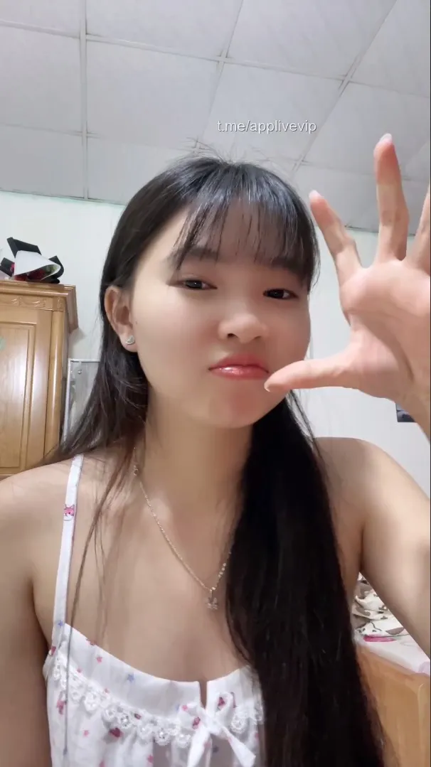 Em Dung xinh tuyển người yêu súng dài 1 gang tay