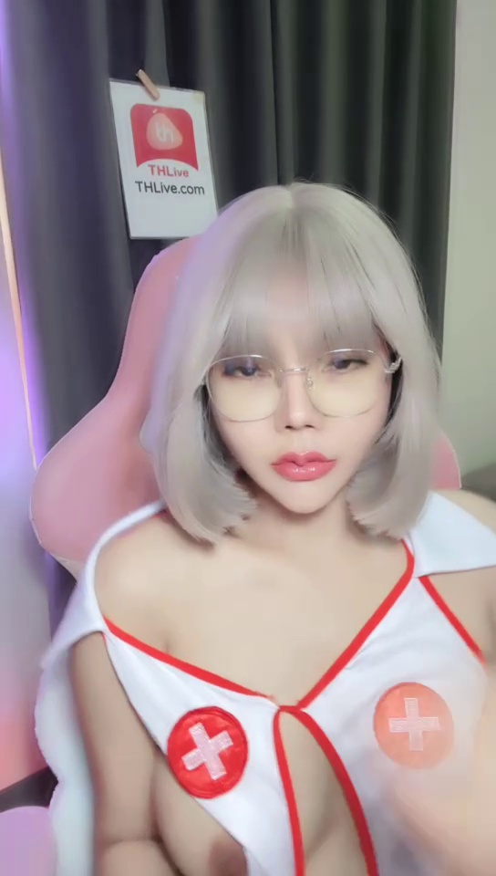 Cô y tá dâm đãng múp rụp