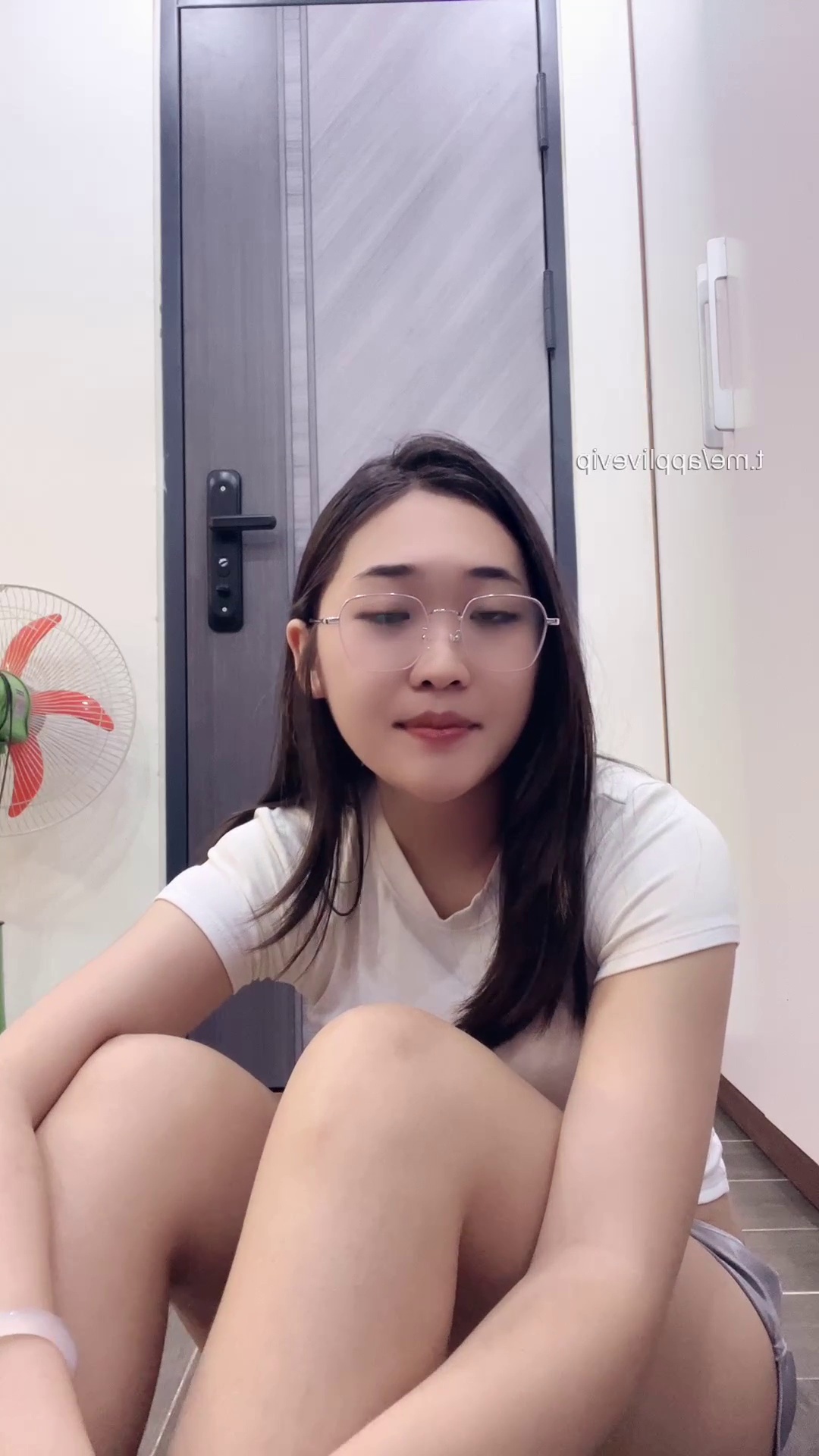 Cô thư ký kính cận chubby dâm đãng thèm chịch