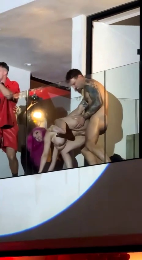 Clip sân khấu đang hot nhất mấy ngày hôm nay