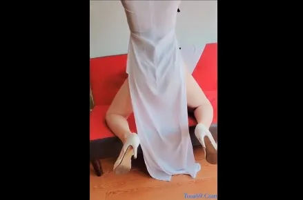 Em gái Việt show lồn thủ dâm với áo dài cực shock.