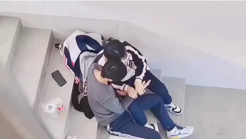 Học sinh làm chuyện ấy giờ nghỉ trưa ở trường.