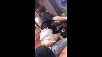 Đi hát còn tranh thủ làm cái