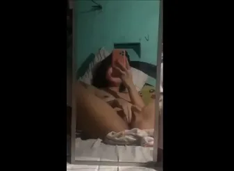 Em Nữ sinh tạo dáng thủ dâm phê lòi.