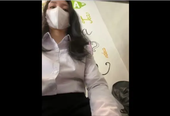 Pic + Gái văn phòng nứng lồn bớt chợt.