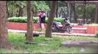 Linh Đàm thất thủ, Đụ em giữa ban ngày