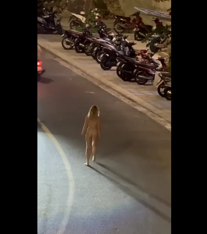 Gái Nga dáng ngon phê đá ở VN.
