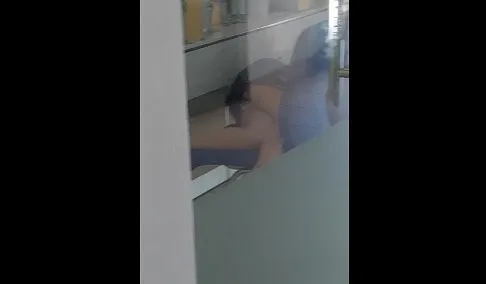 Pic + Em nhân viên ngân hàng ngủ trưa.