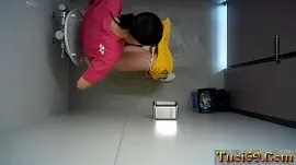 Toàn cảnh quay lén toilet trường học !