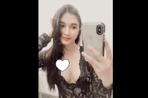 Trang Dâm gửi vú cho bạn trai