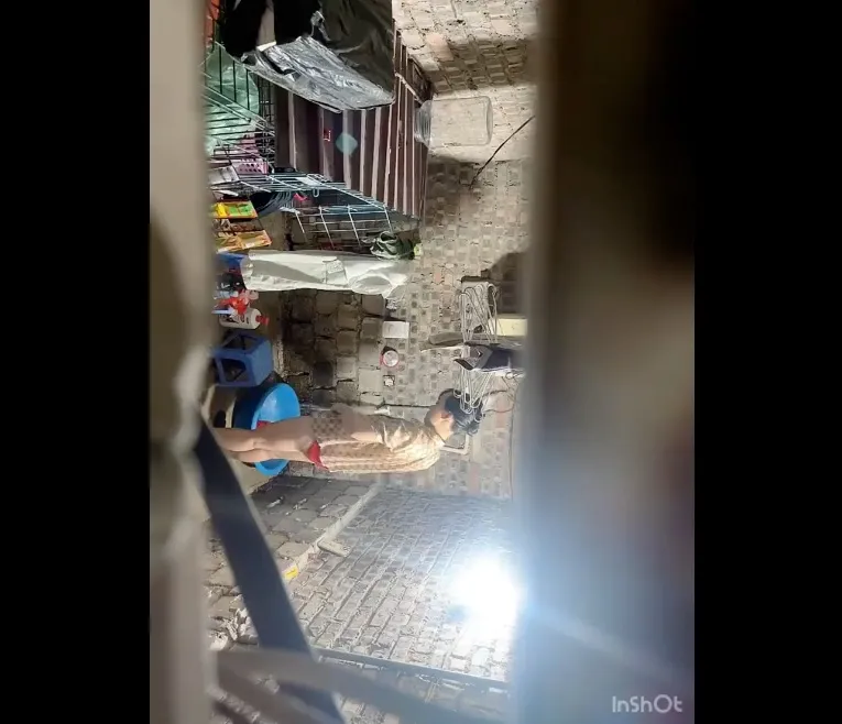 Quay lén em vợ đi làm về tắm đêm
