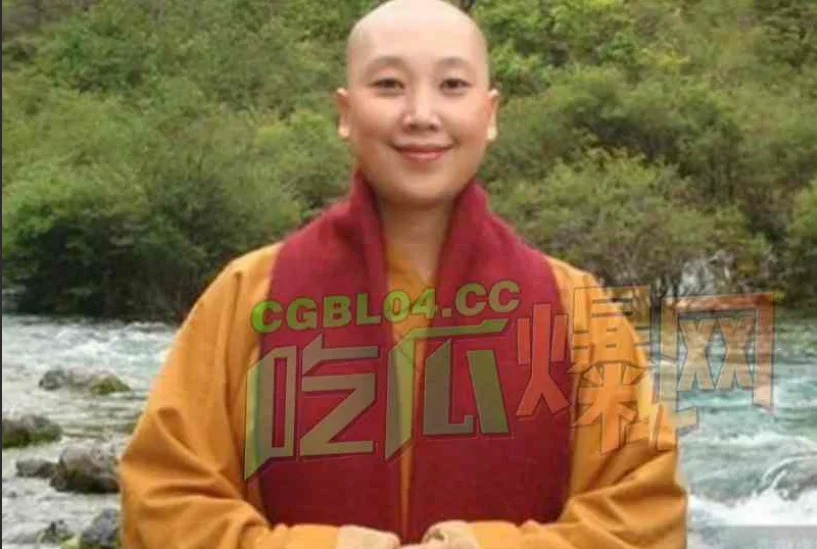 Địt ni cô vú to lồn không lông.