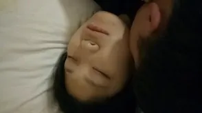Soi hàng em học sinh đang phê như con tê tê