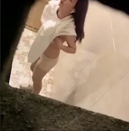 Em gái dáng ngon thay đồ !