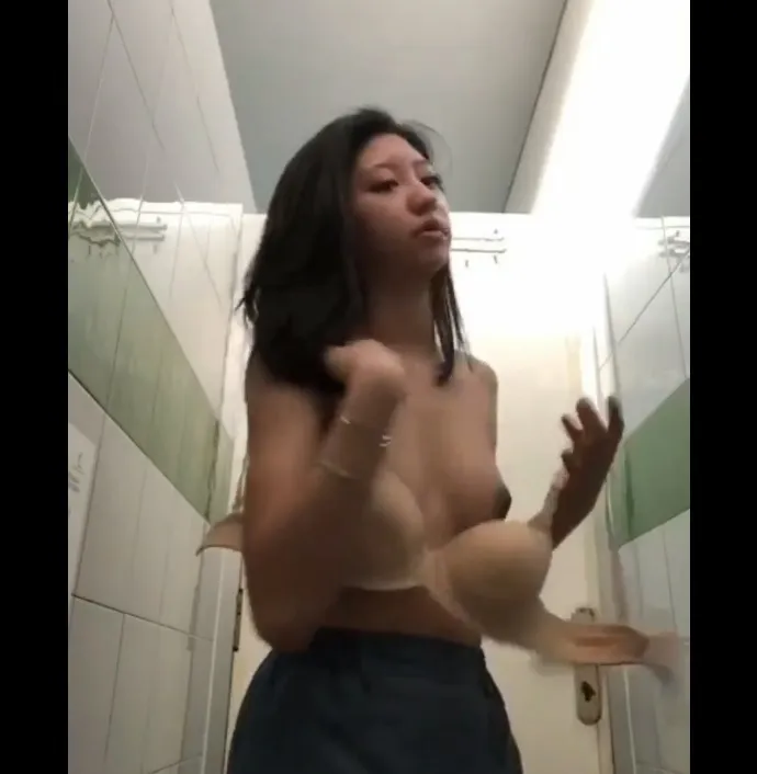 Học sinh khoe hàng.