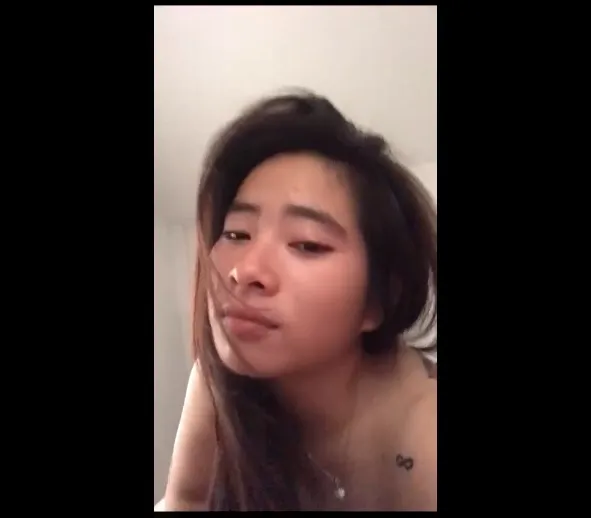 Chưa tỉnh ngủ đã cho em bú cặc.
