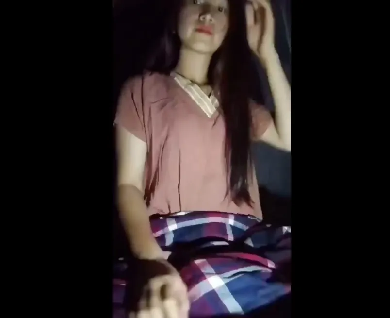 Nữ sinh nứng về đêm.