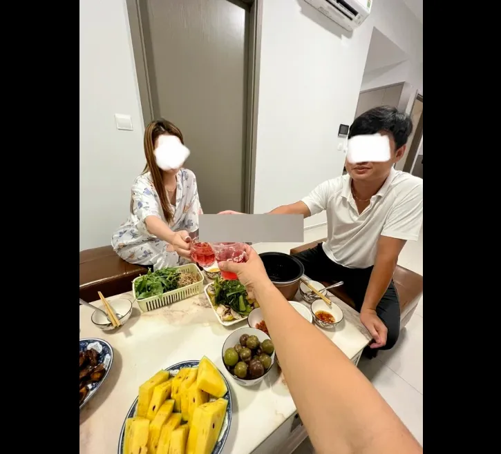 Mời ăn sinh nhật rồi mời ăn luôn vợ.