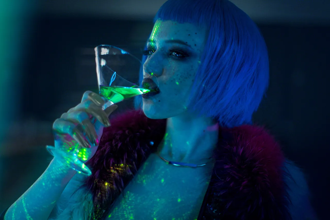 Lada Lyumos - Evelyn Parker