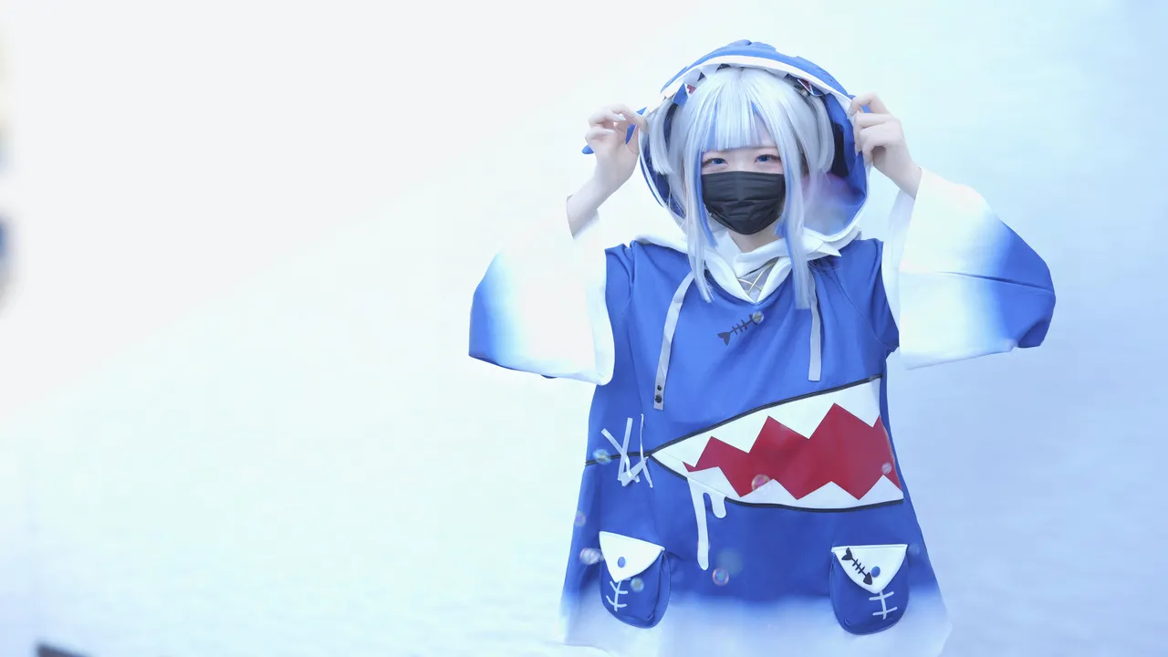 [甘噛みはむちゃん (はむ)]ぐらぐらキュート_ちびサメの水遊び